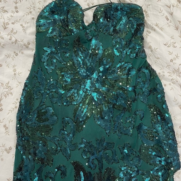 Emerald juniors sequin gown/ dress - Picture 2 of 16